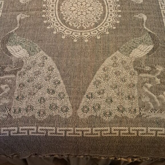 Decorative Bed Coverlet/Throw, reversable, lightweight 50 X 70 - Picture 4 of 9